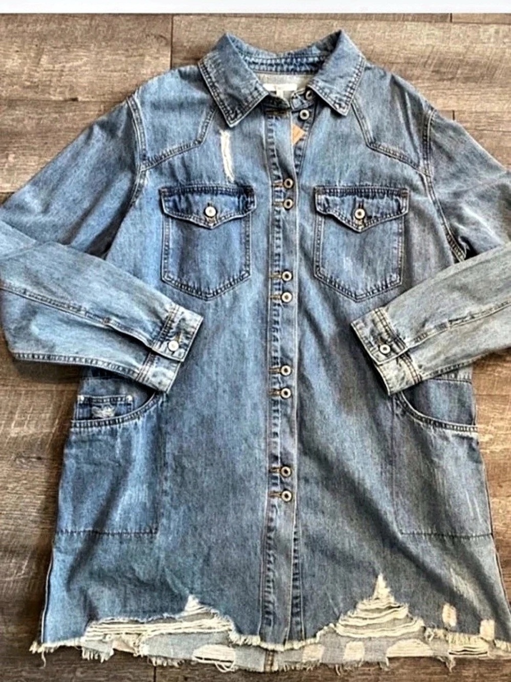 Veveret Women's Distressed Denim Jacket Size XL